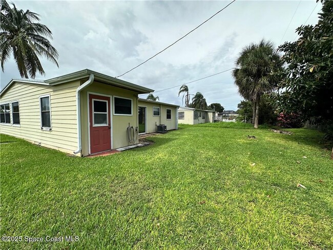 Building Photo - 1450 4th Ave