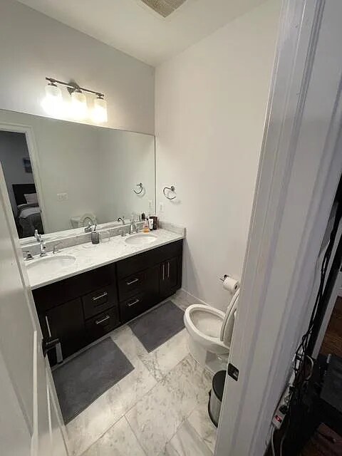 Building Photo - 761 Kenyon St NW