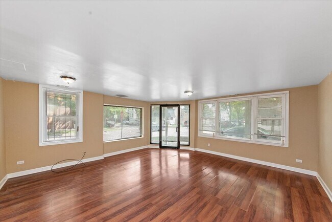 Building Photo - 3000 S Kedvale Ave