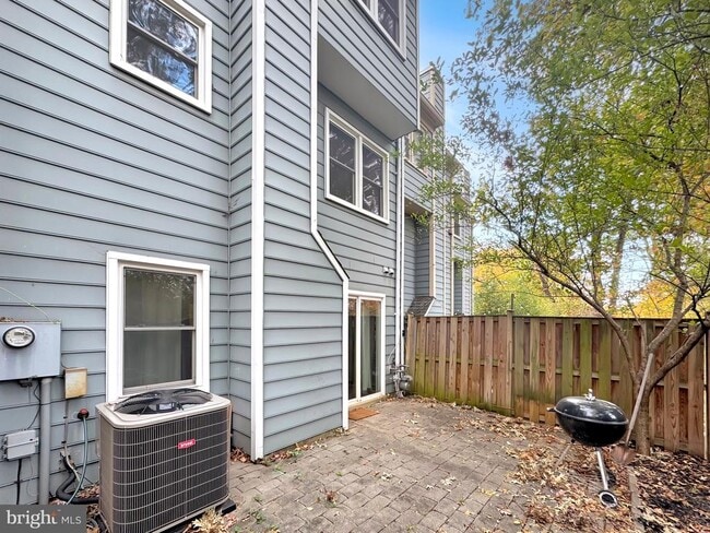 Building Photo - 38 Carriage House Cir