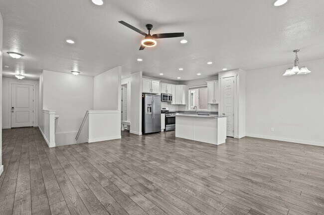 Building Photo - Beautiful 5 Bed / 3 Bath Single-Family Home in Lindon