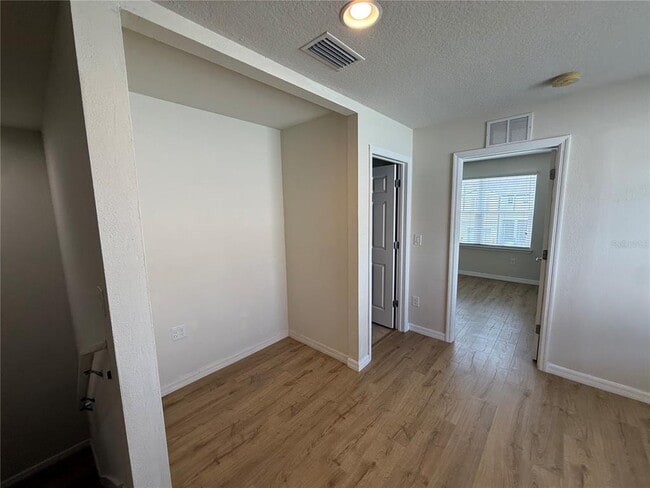 Building Photo - 9154 Hillcroft Dr