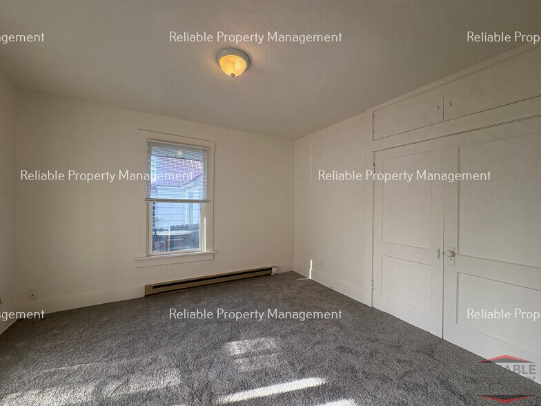 Building Photo - 562 I St