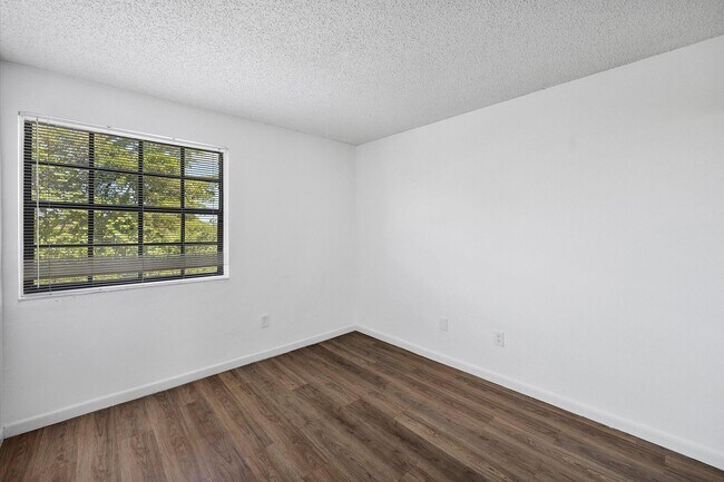 Building Photo - 1500 Jefferson Dr