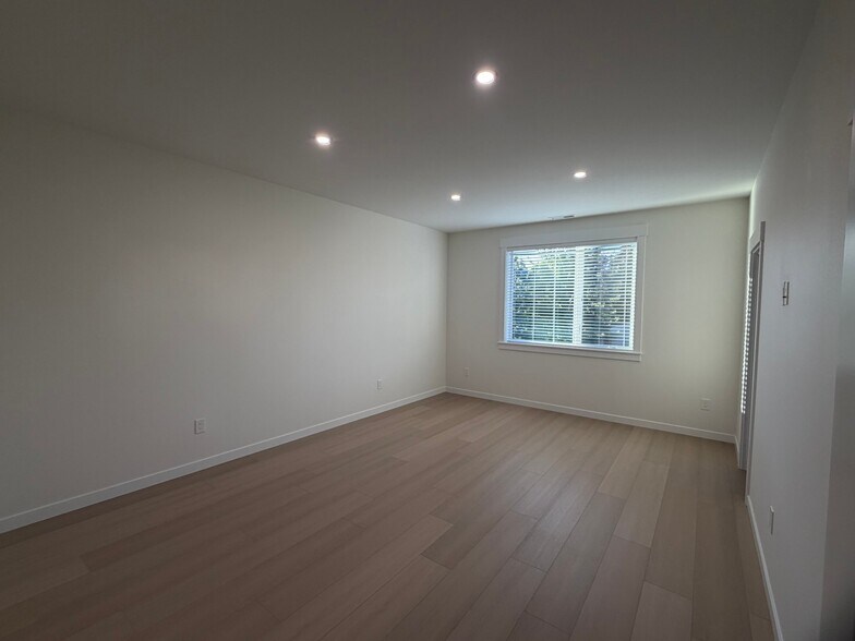 Building Photo - 14147 S Jacobs Way