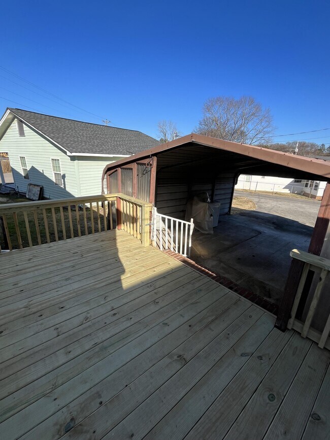 Building Photo - 201 Pike St