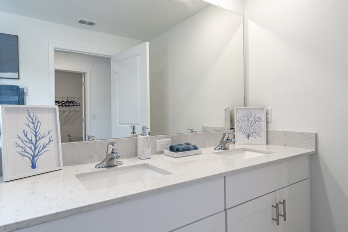 Building Photo - 5004 Capri Hbr Dr