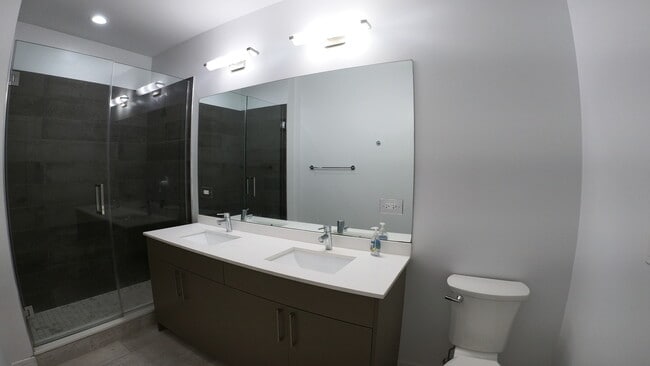 Building Photo - 1554 N Talman Ave