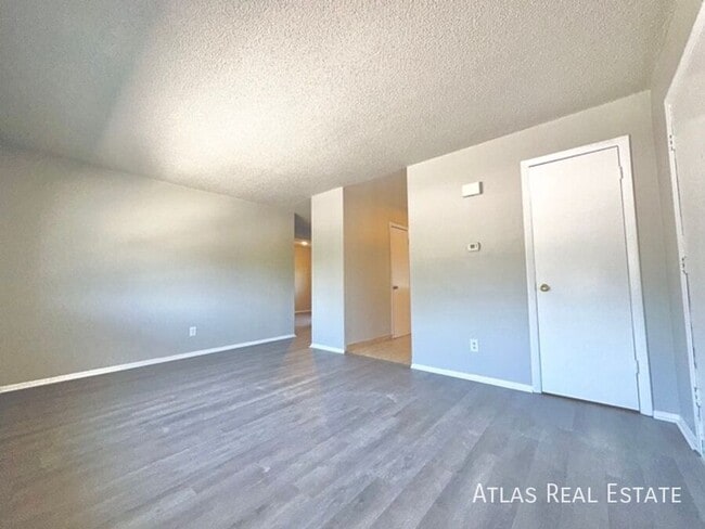 Building Photo - 4319 Dewey Dr