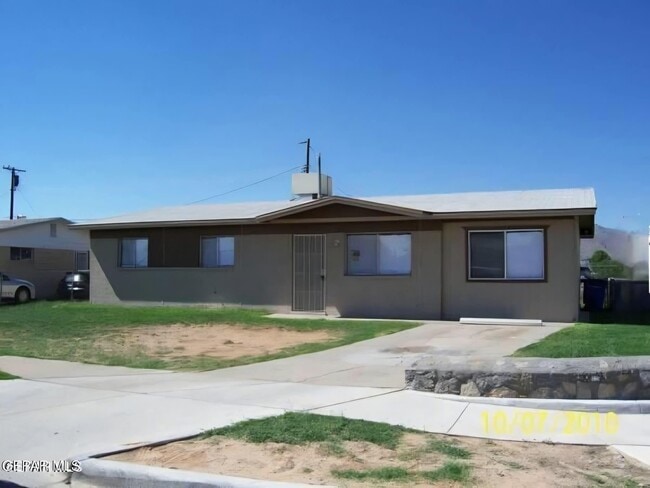 Primary Photo - 10377 Redwood St