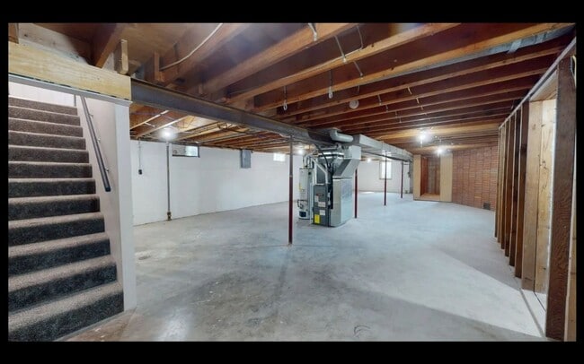 Building Photo - 2416 W 9th St