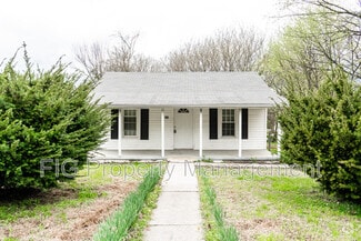 Building Photo - 322 Russell Rd