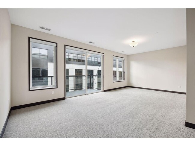 Building Photo - 253 Lake St E