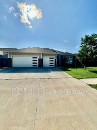 Building Photo - 2013 Sara Vista Dr