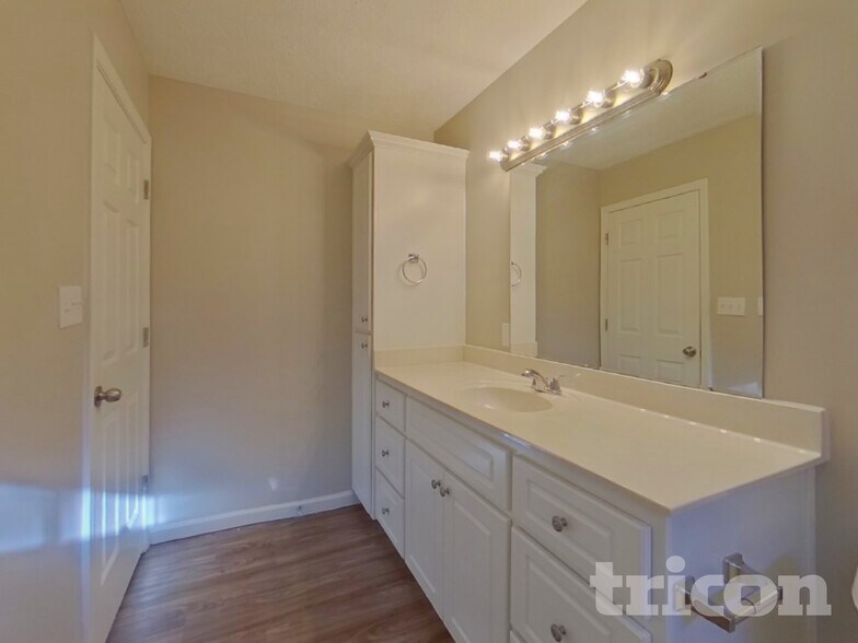 Building Photo - 171 Trillium Rd