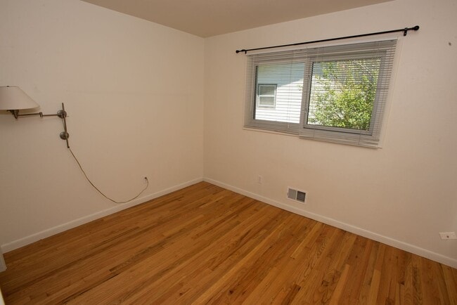 Building Photo - 1060 Briarwood Rd