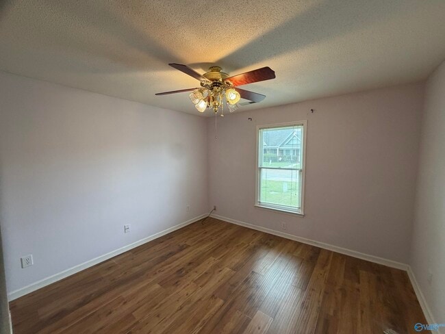 Building Photo - 313 Woodridge Dr SW