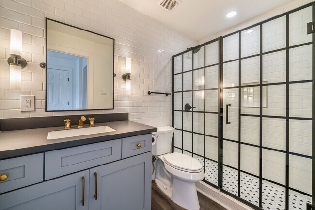 Building Photo - 1309 Blair St