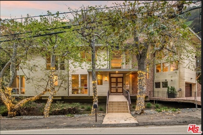 Building Photo - 3685 Mandeville Canyon Rd