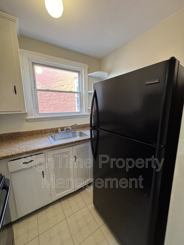 Building Photo - 63 Broadway