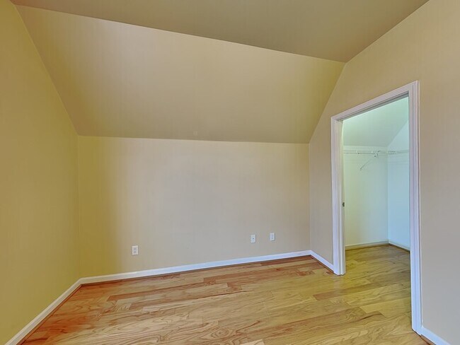 Building Photo - 1036 Portobello Rd