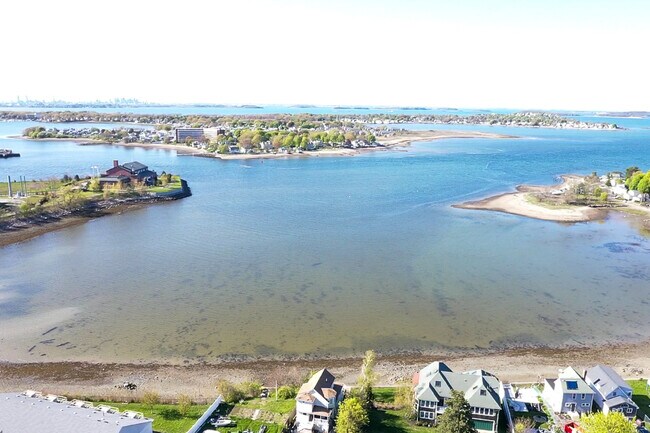 Building Photo - 158 Bridge St