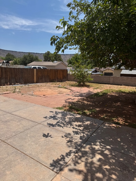 Building Photo - 1421 W 450 N