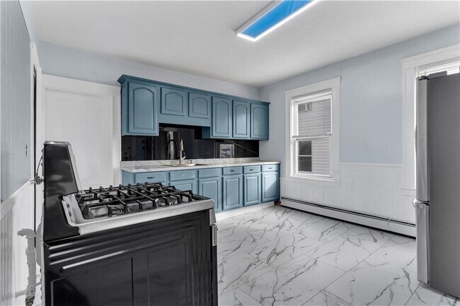 Building Photo - 135 Illinois St