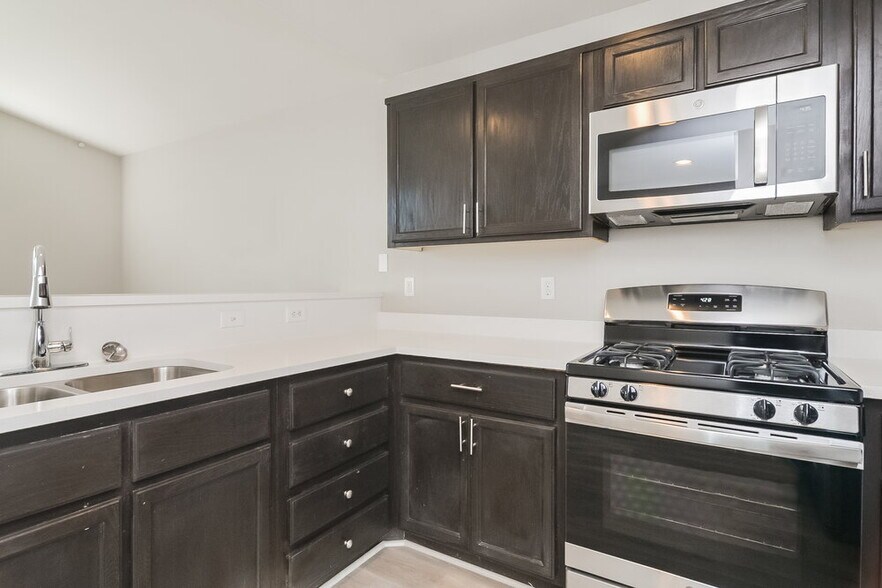 Building Photo - 7243 Twin Maples Ct