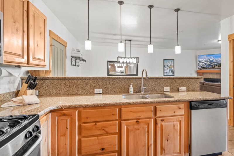 Building Photo - 5501 Lillehammer Ln