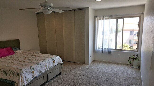 Building Photo - Beautiful Second Floor Condo in Great Area!