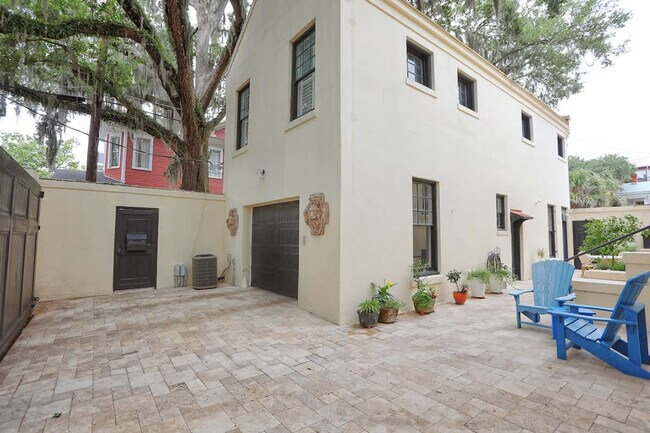 Building Photo - 916 Howard St