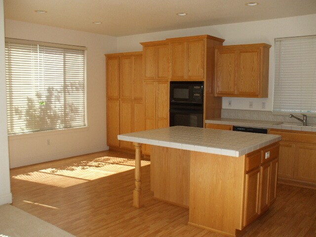 Building Photo - Fabulous Serrano Home