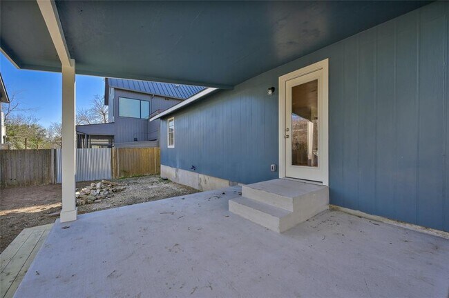 Building Photo - 1709 Ulit Ave