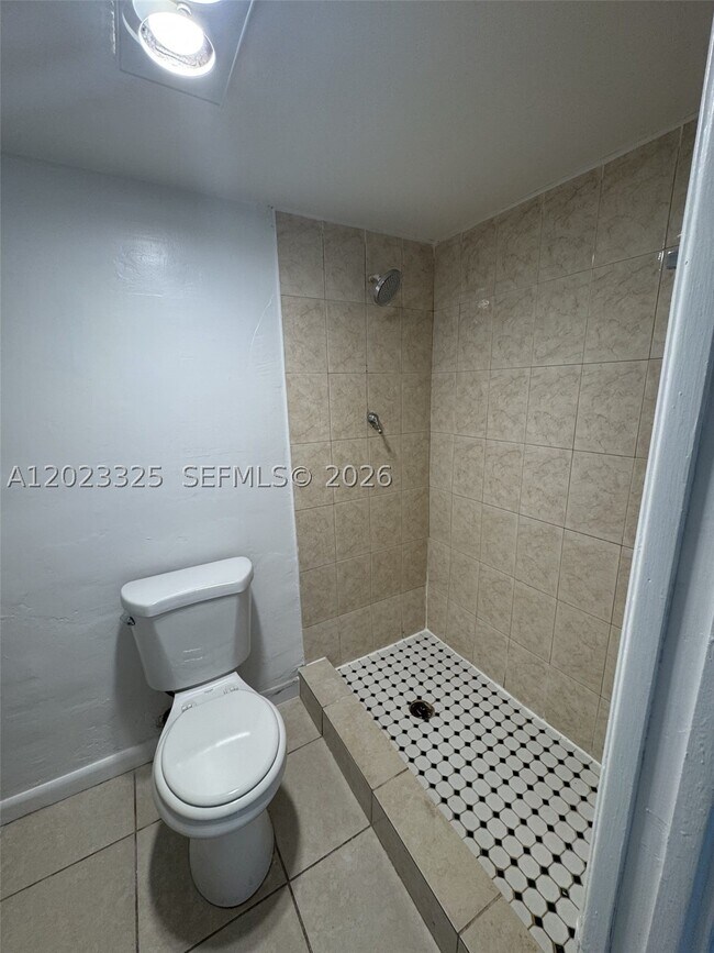 Building Photo - 1643 NE Miami Gardens Dr