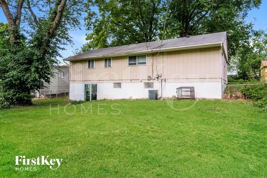 Building Photo - 9309 Farley Ave