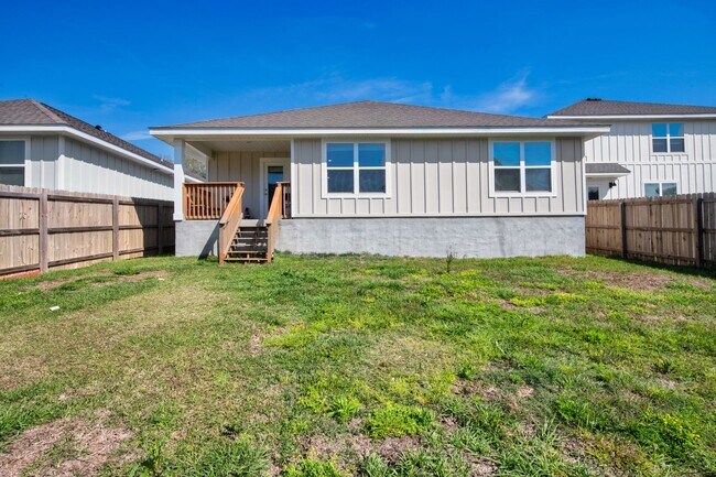 Building Photo - Move-In Ready Guest Room in Fallschase | Furnished Common Areas