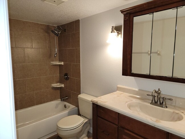 Building Photo - Condo 1 bedroom 1 bath