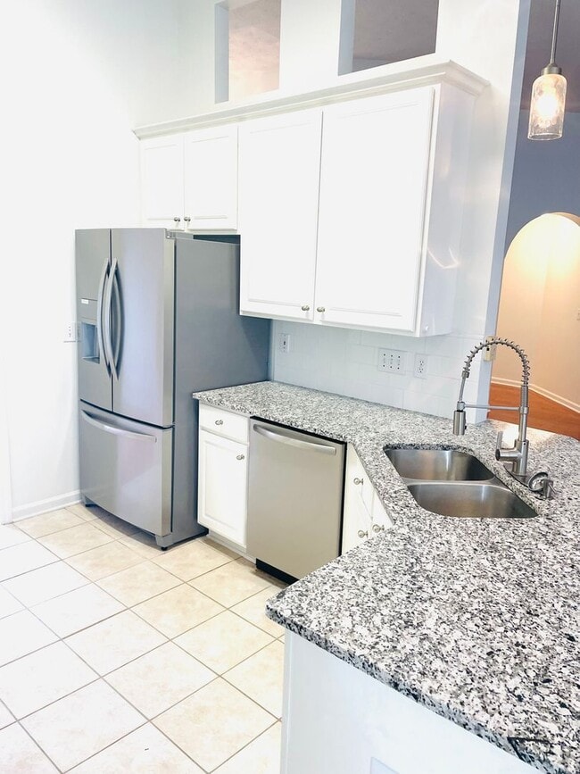 Building Photo - ** 3 Bed 2 Bath Located across from AUM **...