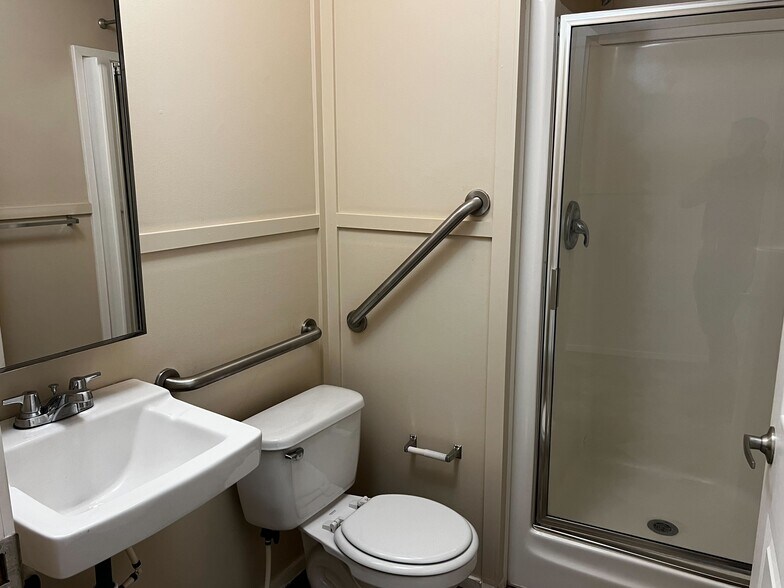 Building Photo - 709 N Collins Fwy