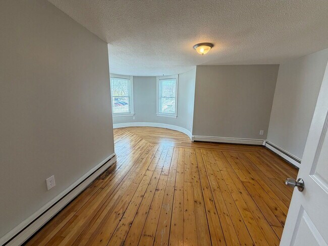 Building Photo - 682 Beech St