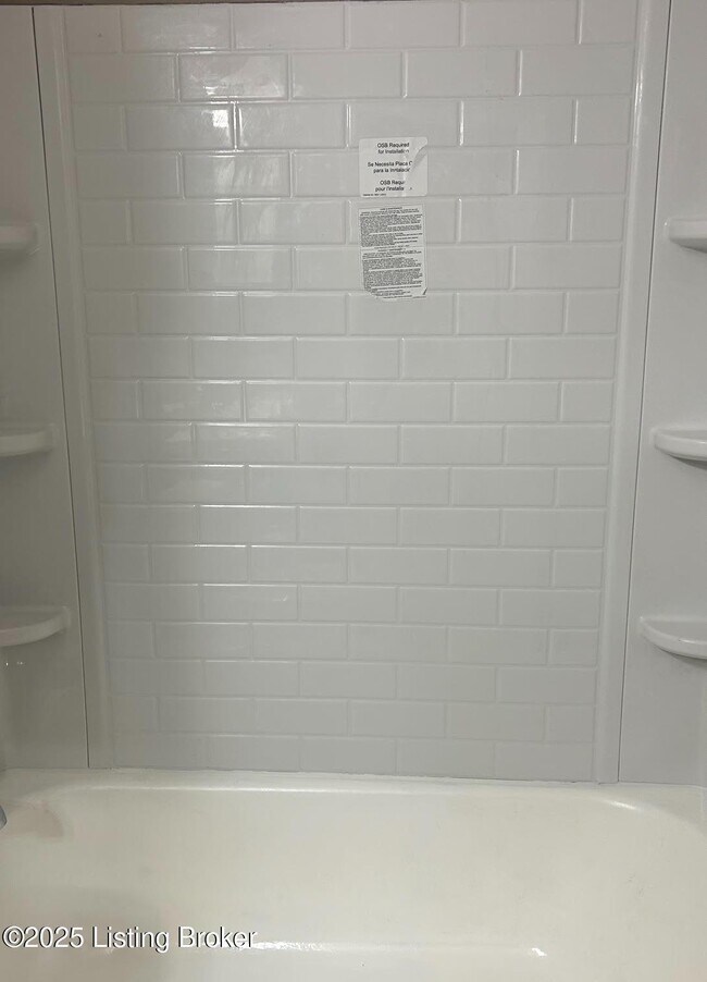 Building Photo - 735 Compton St