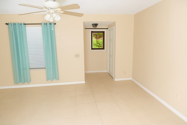 Building Photo - 1915 E Central Blvd