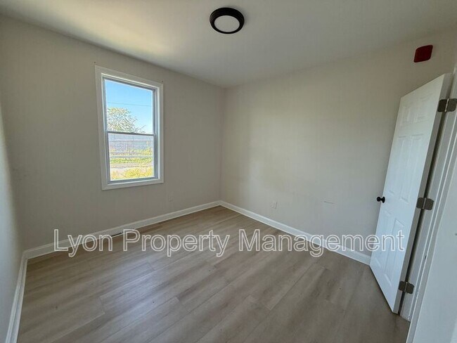 Building Photo - 204 Chapin Ave