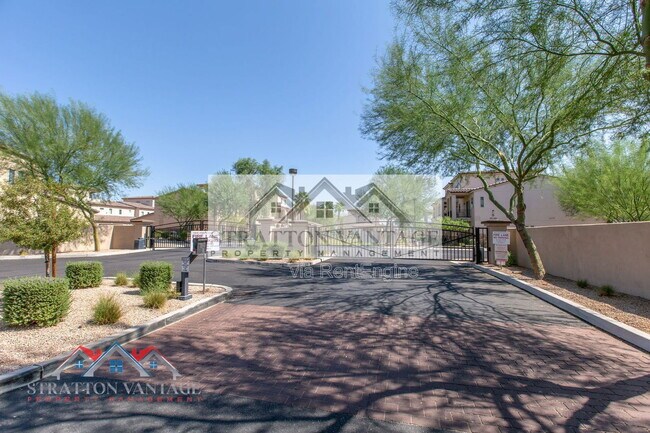 Building Photo - 2821 S Skyline Dr