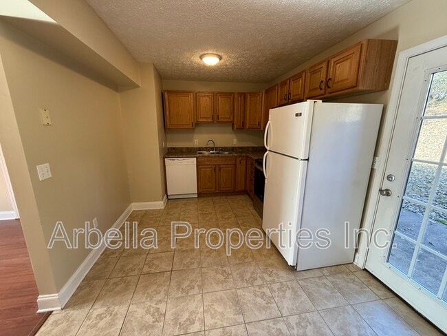 Building Photo - 133 Walker St