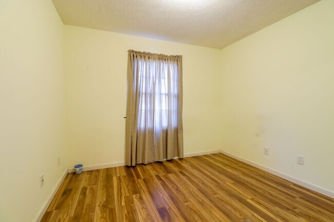 Building Photo - Montgomery- Nova