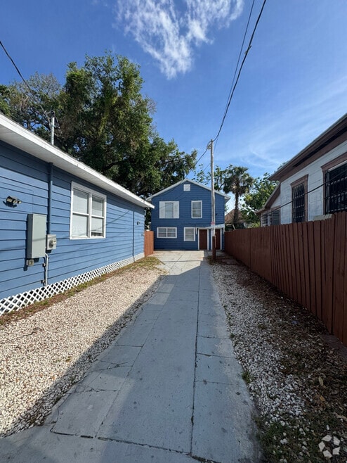 Building Photo - 1211 E 18th Ave