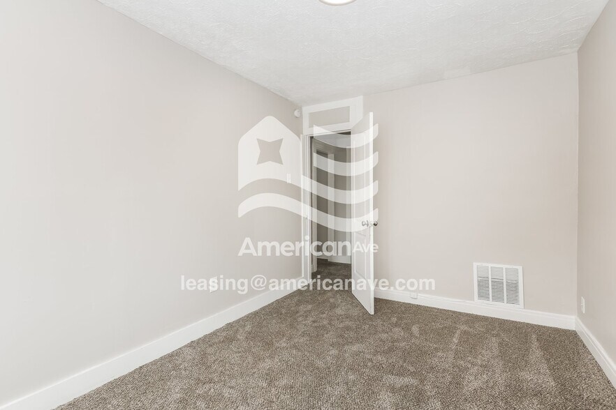Building Photo - 724 Kammer Ave