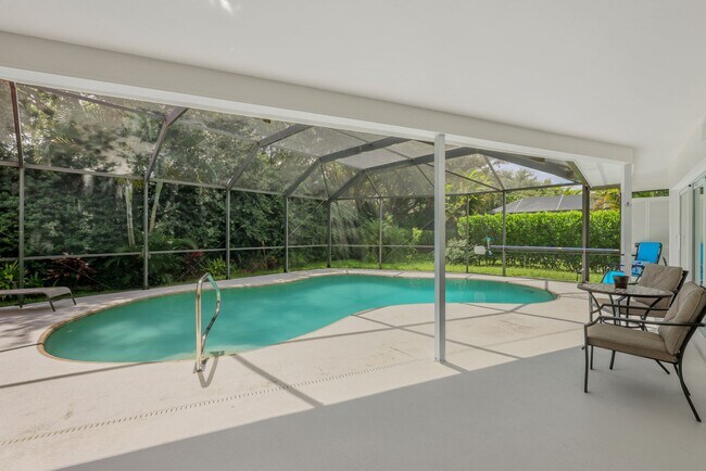 Building Photo - Secluded Annual Rental-  3 Bedroom 2 Bath Pool Home In Spanish Wells